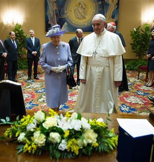 Queen Elizabeth and Pope Francis (Photo:©Ansa)